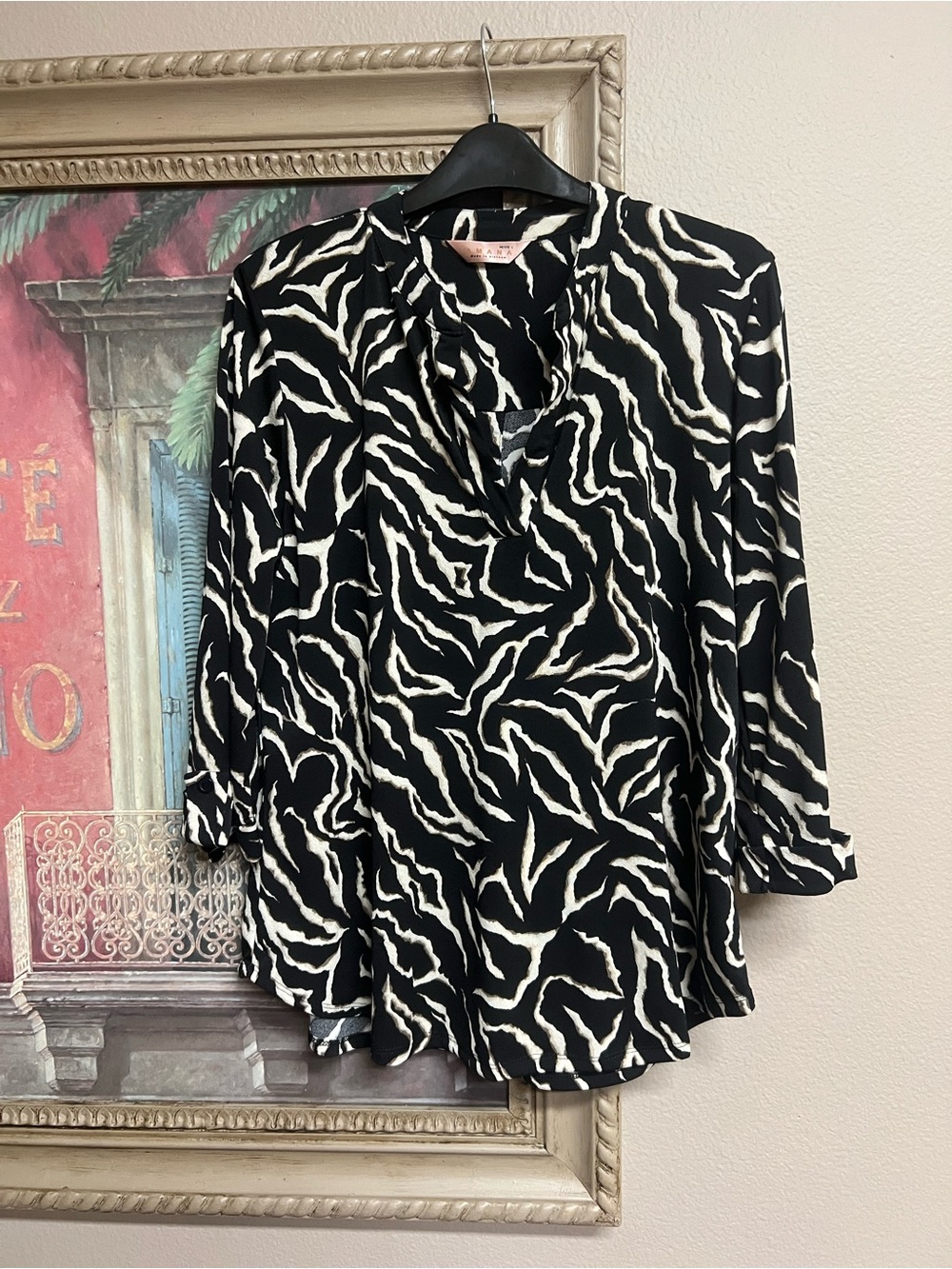 Amana Black & White Abstract Print V-Neck Blouse